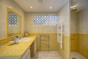 Villas Villa Fayence- pool, garden and AC : photos des chambres