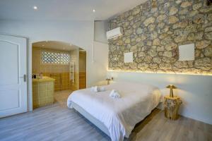 Villas Villa Fayence- pool, garden and AC : photos des chambres