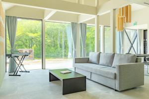 那須の休日 広い庭 広大なデッキ サウナ ジャグジー 焚火