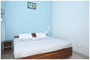 HOTEL MAHA-MAYA Near Sarnath Buddhist Temple- Provided Rooms With Wi-fi Facility - Parking & Room Service Available - A Budget Guest House In Varanasi