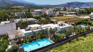 Villa Olympia, 7 BR, for up to 22 persons, 400 meters from the long sandy beach