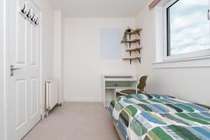 3 Bed House-Free Parking