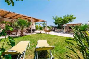 Villa Olympia, 7 BR, for up to 22 persons, 400 meters from the long sandy beach