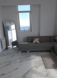 Magnificent apartment right on the shore