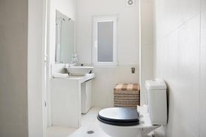 Athens Apartment on Lycabettus Hill with Rooftop View Access