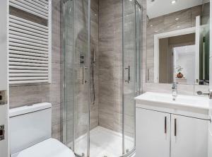 2 bedrooms 2 bathrooms Harrods