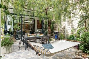 Magical Villa with Secluded Garden - Beach, Port & Centre