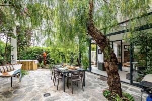 Magical Villa with Secluded Garden - Beach, Port & Centre