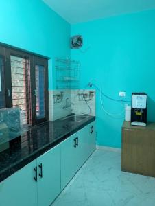 Hilltop Heaven - One Bedroom Apartment