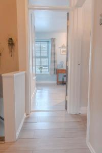 Cozy Home at Ebrington Square