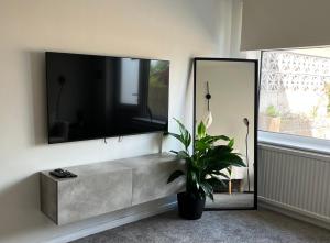 2 bed house in Nottingham - offers for long term stays