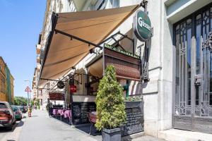 Central - Balcony - Comfy - Green