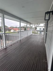 Cosy Queen Room with Balcony Access and Pool - SW6