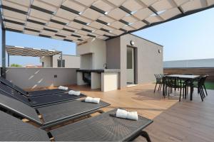 K2-Penthouse with sea view and heated pool