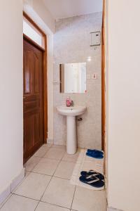 Nomis Nook1 B-room rental unit free parking in Nakuru CBD