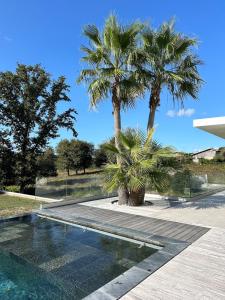 Villas Luxurious Architect-Designed Villa with Pool : photos des chambres