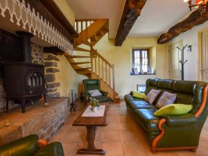 House with stunning views across the meadows