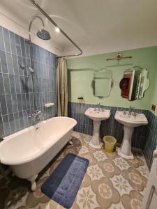B&B / Chambres d'hotes Hotel des Etrangers : Chambre Double avec Salle de Bains Privative