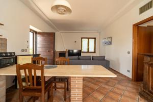 casa di campagna con ampio giardino recintato - pet friendly