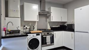 Modern Stylish Flat - allocated parking!