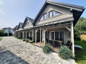 Holiday Homes 777