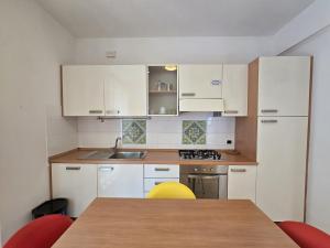 Appartamento con 1 Camera da Letto, Balcone e Vista Mare