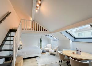 Cloud Stylish flat with jacuzzi near city center