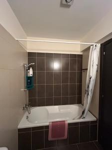 Modern 2BR Appartment near Finikoudes beach - Larnaka