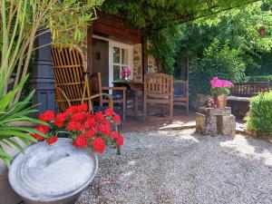 Maisons de vacances Romantic cottage with shared swimming pool : photos des chambres