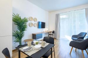 Balcony - Modern - Very Comfy