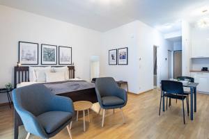 Balcony - Modern - Very Comfy