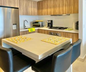 Vista Azul Sleek beachfront 1-bedroom condo with stunning bay views