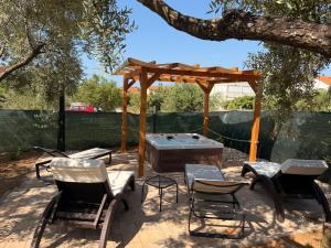 Mobile Home Olive Tree