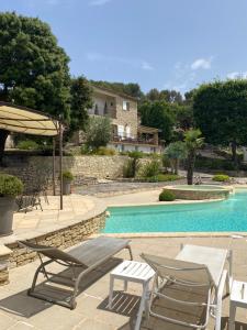 Villas La Souvenance, mas avec vue panoramique et piscine : photos des chambres