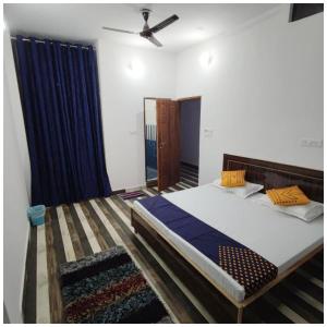 HOTEL K-A-S-H-I-N-E-S-T Near Sarnath Buddhist Temple - Offers Air Conditioned Rooms With Wifi Facility - Parking & Room Service - Prime Location - Best Selling In Varanasi