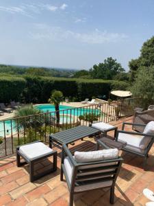 Villas La Souvenance, mas avec vue panoramique et piscine : Villa