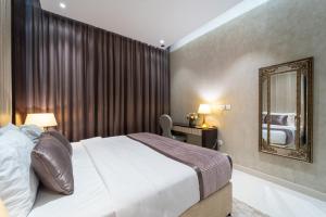 Near Dubai Mall Downtown Views Infinity Pool