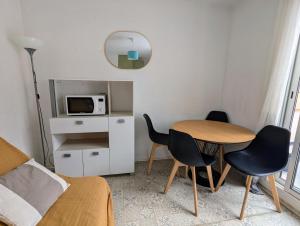 T2 climatisé avec terrasse à 200m de la plage