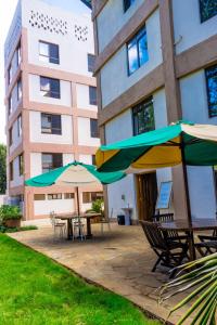 Pine 2 bedroom apartment with a pool