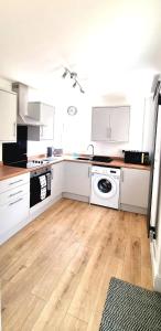 Modern 2 Bed House, Cleethorpes - Contractors Welcome!