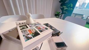 10 seconds to the subway station, 15 minutes to Gangnam, 20 minutes to Jamsil, 3 bedrooms, 2 bathrooms