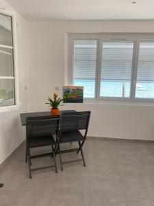 Appartements Splendide Studio Miramar vue mer avec terrasse : photos des chambres