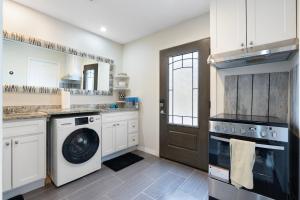 Private Suite with 1 queen and 1 twin bed close to Hwy 51 and MayoClinic in Phoenix, Arizona