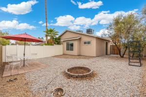 Private Suite with 1 queen and 1 twin bed close to Hwy 51 and MayoClinic in Phoenix, Arizona