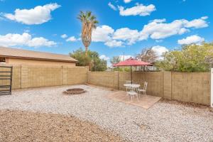 Private Suite with 1 queen and 1 twin bed close to Hwy 51 and MayoClinic in Phoenix, Arizona