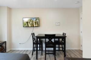 Private Suite with 1 queen and 1 twin bed close to Hwy 51 and MayoClinic in Phoenix, Arizona