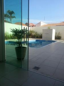 Casa Top com piscina, quadra de Squash e a 30 m da praia