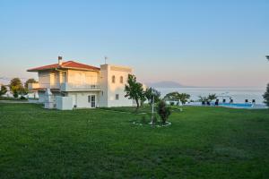 Grand Villa Maronia