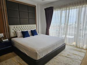 Ocean Breeze Sea View Luxury Apartments