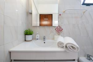 Miradouro House By Sam Houses